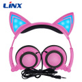 Auriculares coloridos de moda con orejas de gato con luces parpadeantes